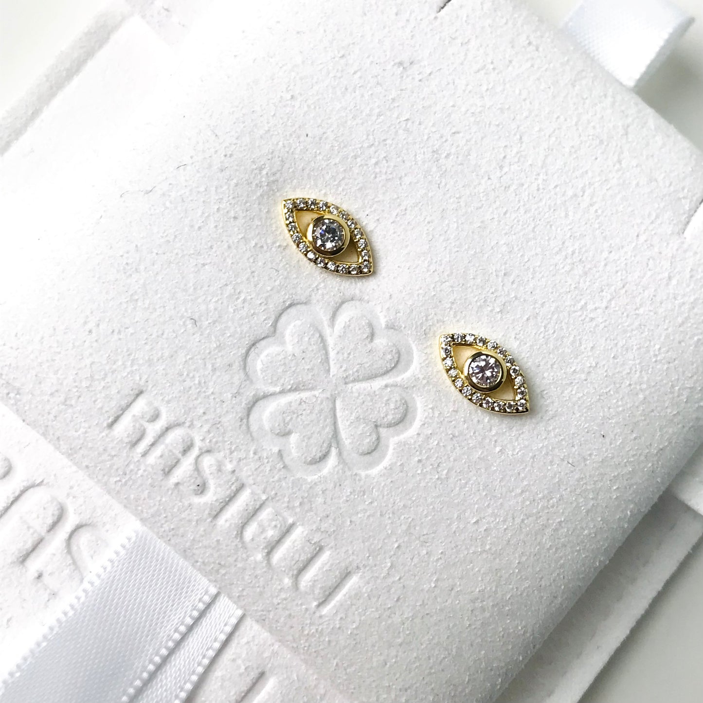 Boucle d'oreille plaqué or et zircon