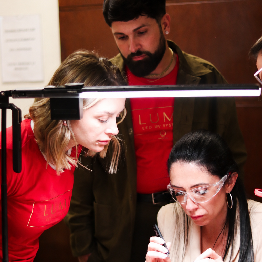 Curso presencial de Extensão de Cílios LED UV