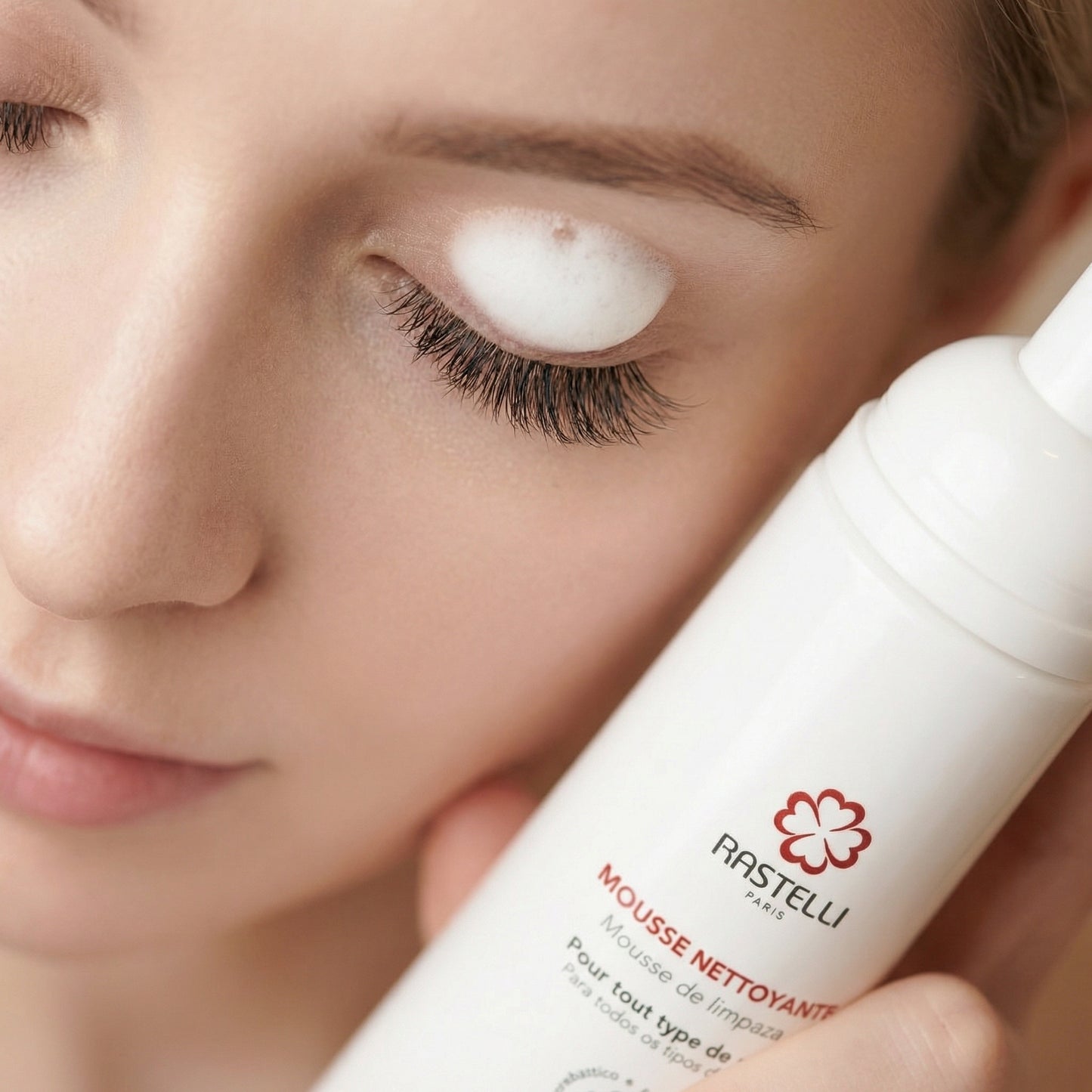 Mousse nettoyante extensions de cils